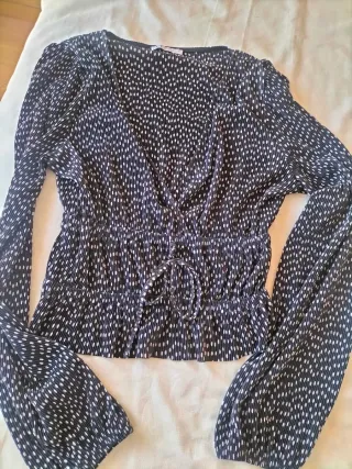 Blusa Zara lunares blancos manga larga