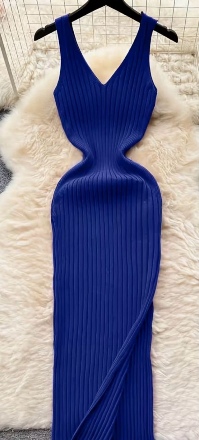 Vestito blu in maglia aderente