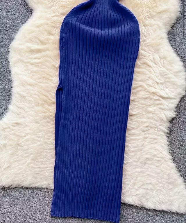 Vestito blu in maglia aderente