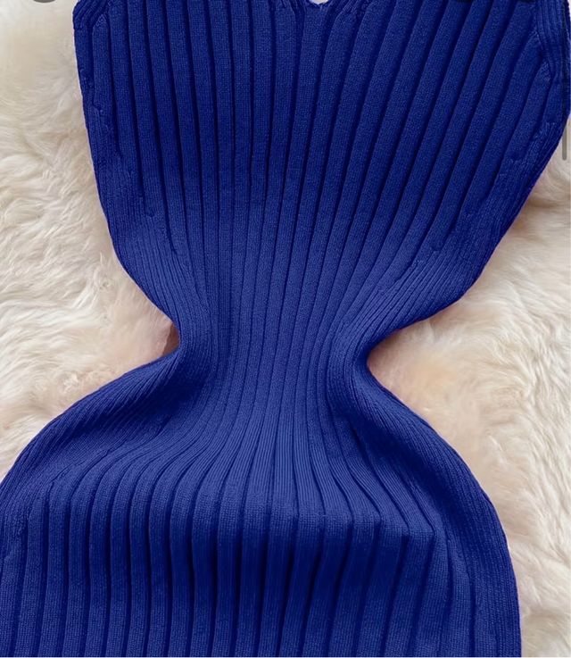 Vestito blu in maglia aderente