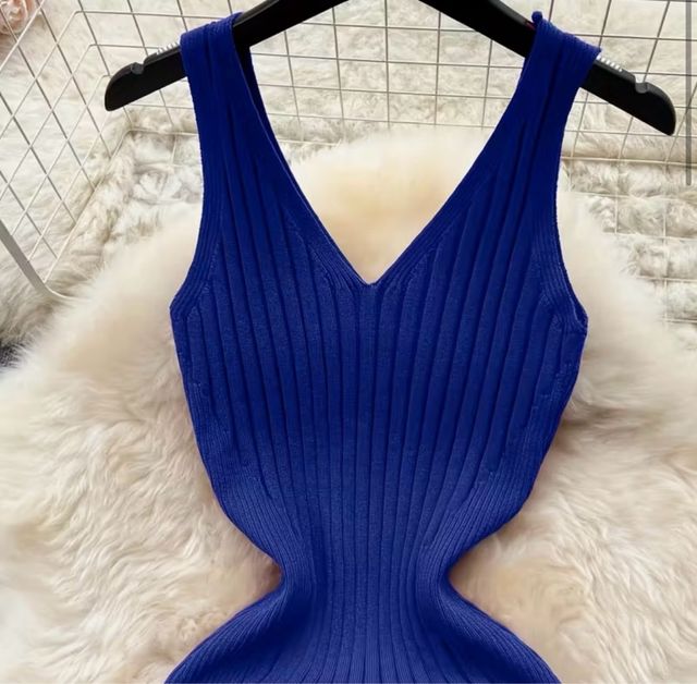 Vestito blu in maglia aderente