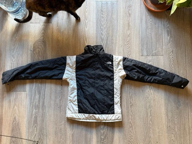 Chaqueta The North Face Negra y Blanca