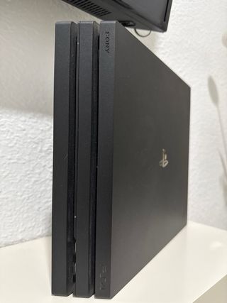 PS4 Pro 1TB + Dualshock 4 + Bloodborne