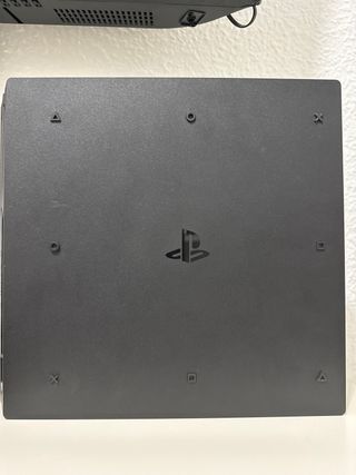 PS4 Pro 1TB + Dualshock 4 + Bloodborne