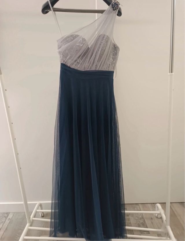 Vestido de fiesta azul y plateado