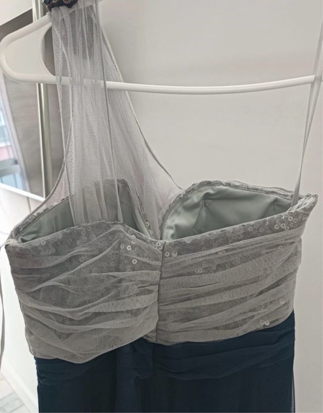 Vestido de fiesta azul y plateado