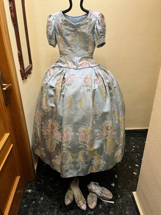 Traje de fallera de niña azul celeste