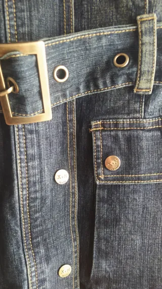 Abrigo vaquero azul con cinturón