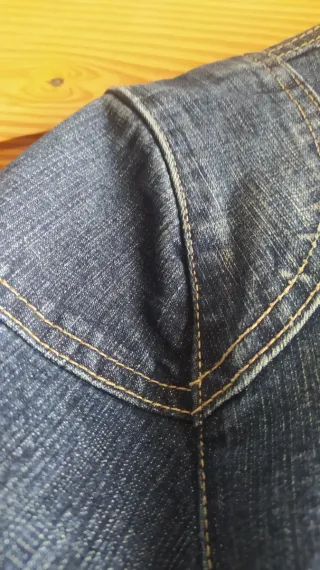 Abrigo vaquero azul con cinturón