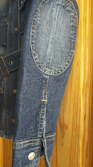 Abrigo vaquero azul con cinturón