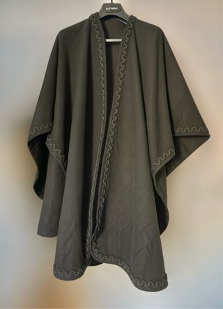 Capa chal tipo poncho muy grande (1,98 x 1,33 m)