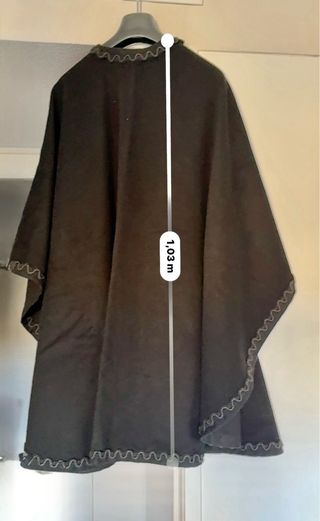 Capa chal tipo poncho muy grande (1,98 x 1,33 m)