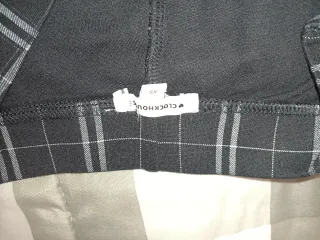 Pantalones de cuadros blancos y negros