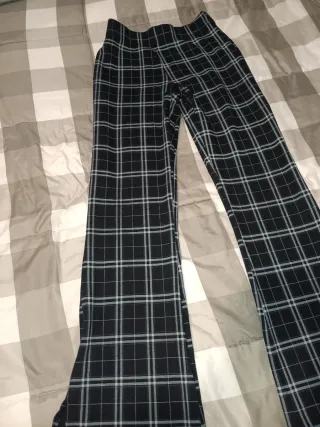 Pantalones de cuadros blancos y negros