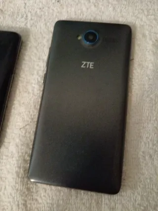 3 cellulari Alcatel, ZTE e LG per pezzi