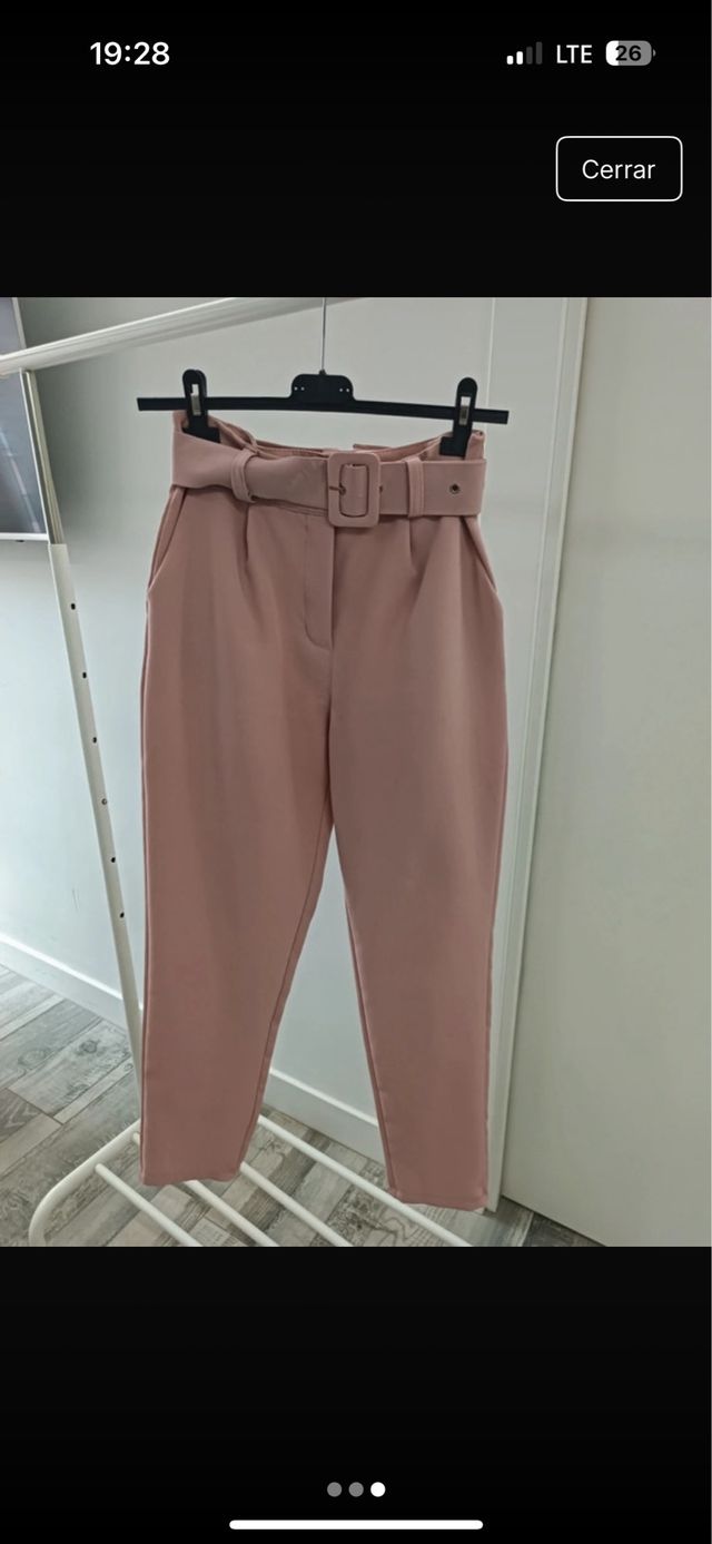 Pantalones rosas con cinturón