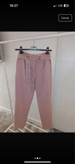Pantalones rosas con cinturón