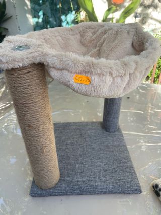 Letto per gatti con tiragraffi