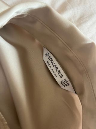 Camisa Stradivarius Satén torerita Beige Talla XS