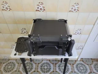 Baúl aluminio para motocicleta