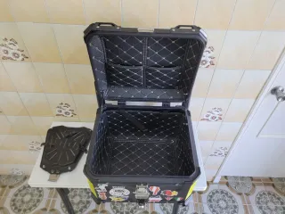 Baúl aluminio para motocicleta