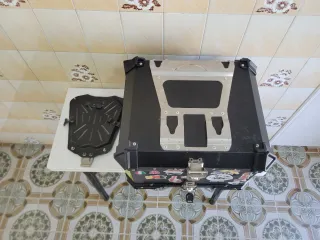 Baúl aluminio para motocicleta