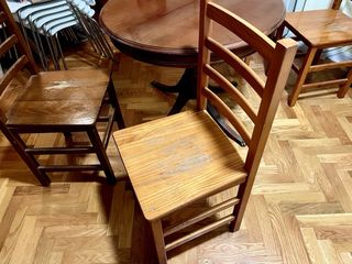 Mesa extensible de madera y 4 sillas