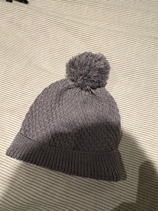 Gorro de lana Stradivarius gris