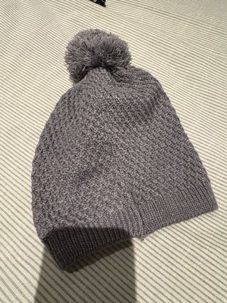 Gorro de lana Stradivarius gris