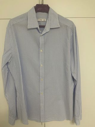 Camisa de rayas azules de Mango