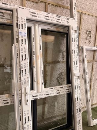 Puerta PVC Blanca con Fijos