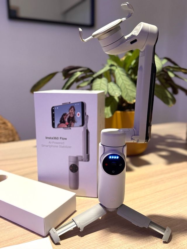 Stabilizzatore + Treppiede Insta360 Flow