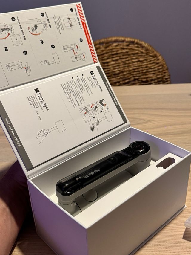 Stabilizzatore + Treppiede Insta360 Flow