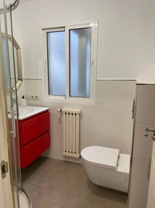 Se alquila piso en el centro de Pontevedra.