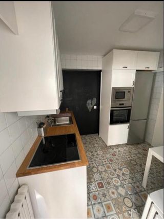 Se alquila piso en el centro de Pontevedra.