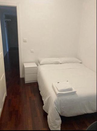 Se alquila piso en el centro de Pontevedra.