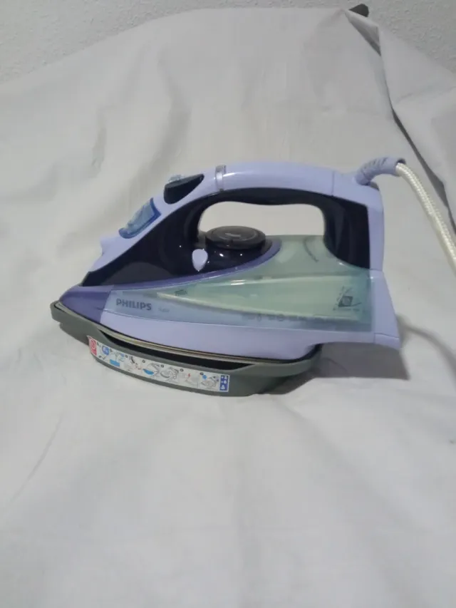 Plancha Philips Morada y Transparente