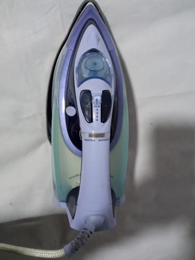 Plancha Philips Morada y Transparente