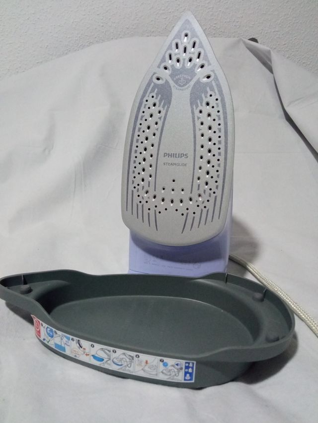 Plancha Philips Morada y Transparente