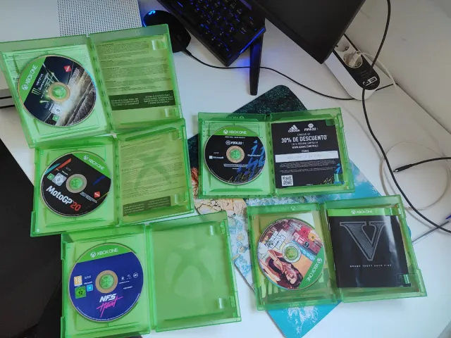 Xbox One S 1TB + 4 Juegos