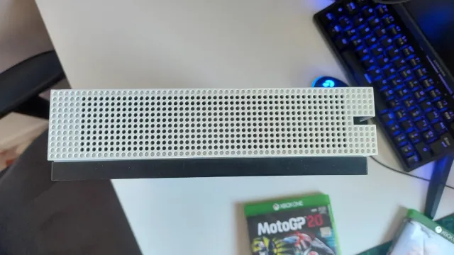 Xbox One S 1TB + 4 Juegos