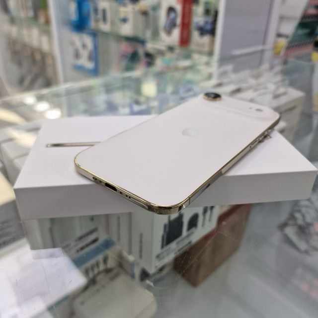 IPhone Air 256GB Dorado/Blanco Semi Nuevo