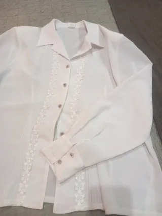 Lote 2 blusas talla 50 20 € las dos blusas. 12 €/u