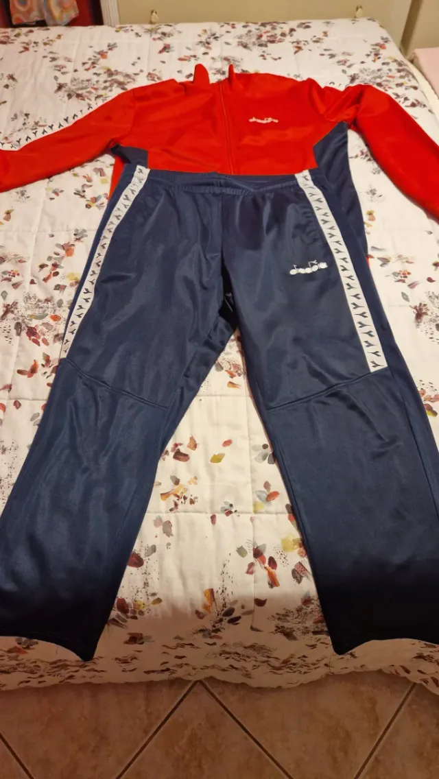 Tuta Diadora uomo rossa e blu