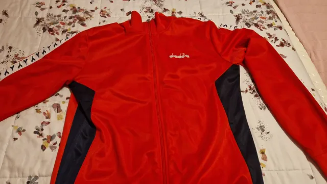 Tuta Diadora uomo rossa e blu