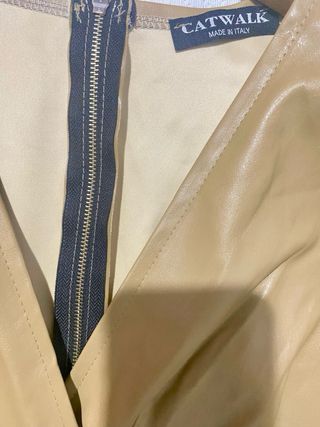 Vestido efecto piel elástico mostaza/marrón