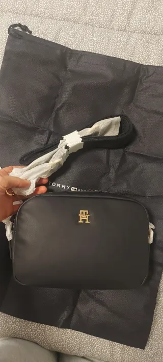 Borsa a tracolla Tommy Hilfiger nera