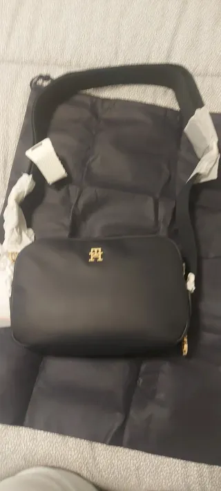 Borsa a tracolla Tommy Hilfiger nera