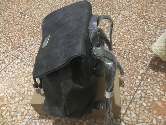 Mochila Misako gris con cierre botón