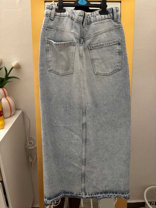 Falda vaquera larga con abertura